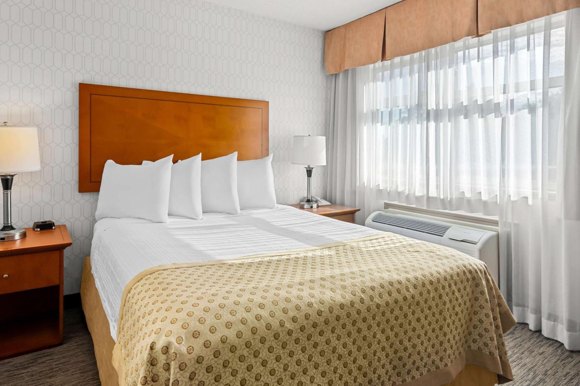 Best Western Plus Langley Inn Экстерьер фото