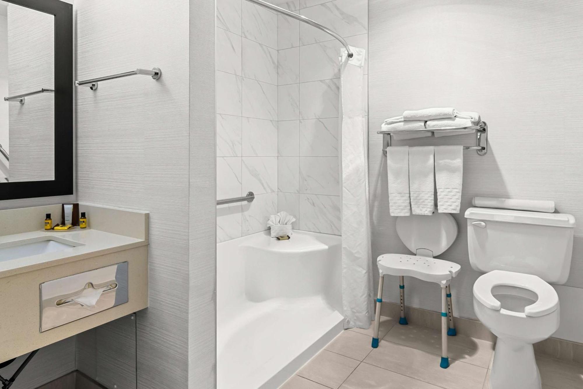 Best Western Plus Langley Inn Экстерьер фото