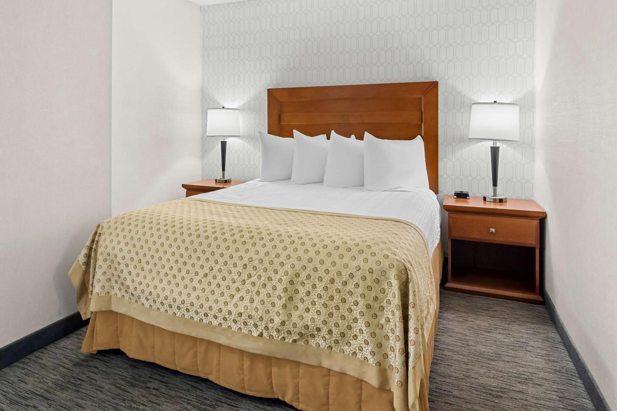 Best Western Plus Langley Inn Экстерьер фото