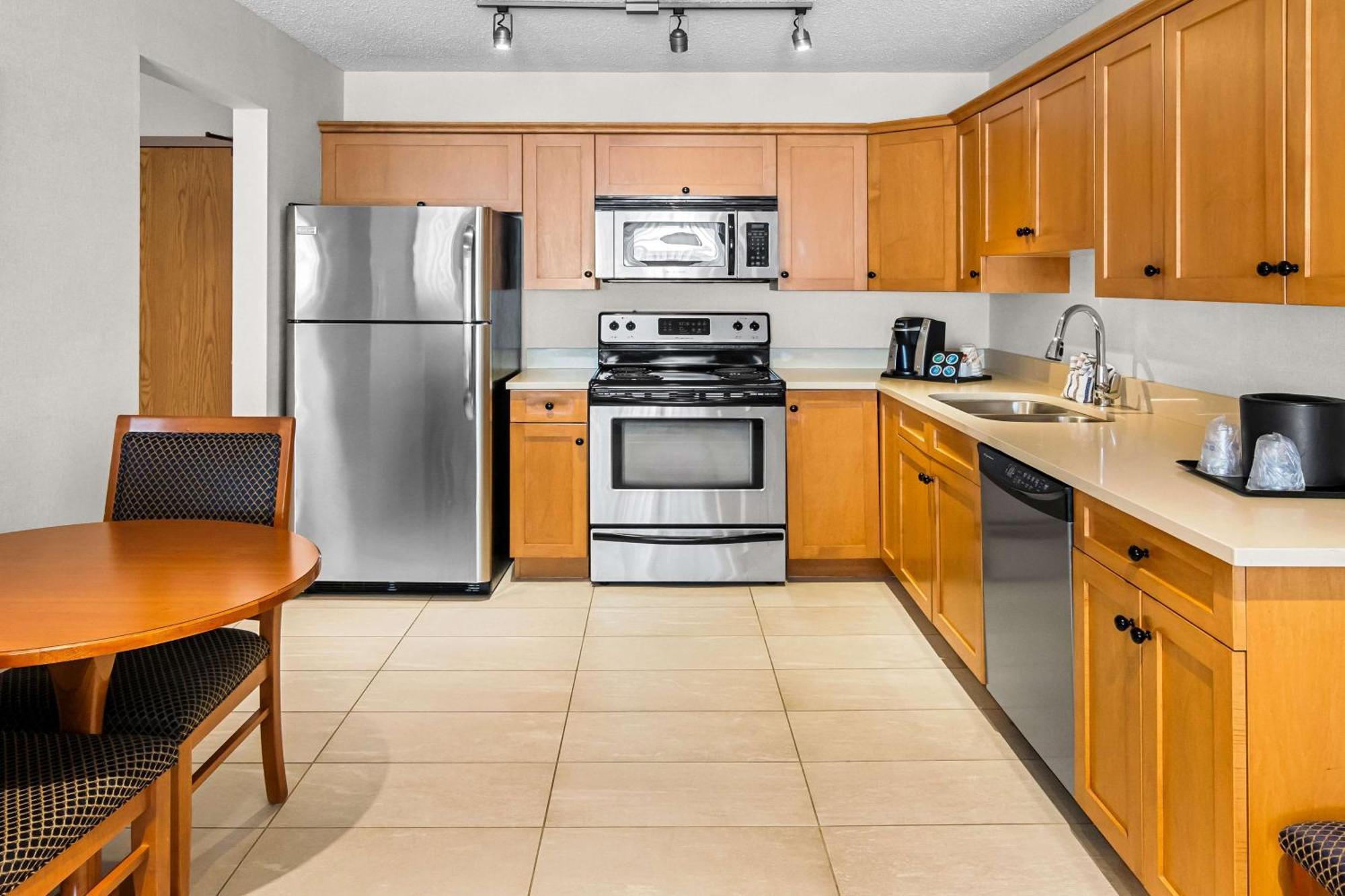 Best Western Plus Langley Inn Экстерьер фото